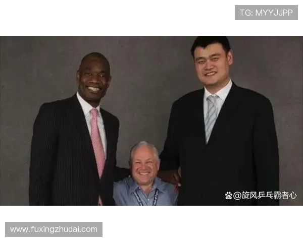 穆托姆博与姚明携手畅谈篮球传奇与文化交流的精彩节目